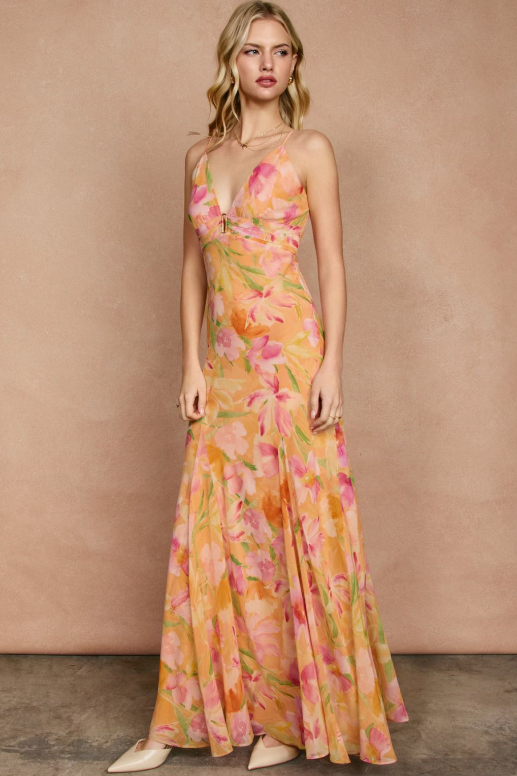 VESTIDO LARGO FLOREADO ESCOTE EN V CON DETALLE METALICO FD12769-P1902