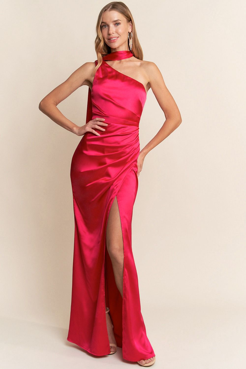 VESTIDO LARGO ASIMETRICO DRAPEADO CON CAPA EN EL HOMBRO MF22606